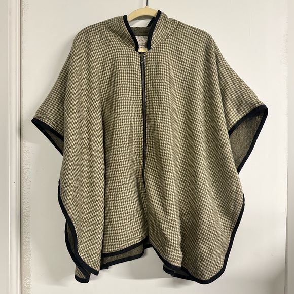 Don't Turning Away Poncho main image 1